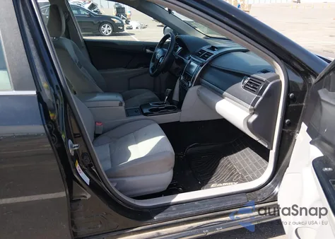 2013 Toyota Camry Le z USA, uszkodzony, nr VIN 4T1BF1FK0DU653640